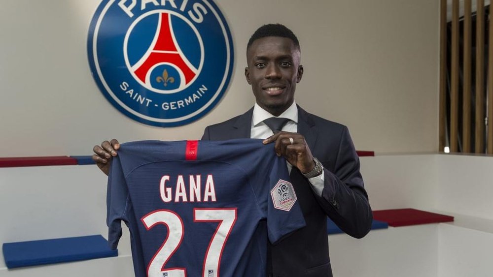 Le Paris Saint-Germain annonce l'arrivée de Gana Gueye . PSG