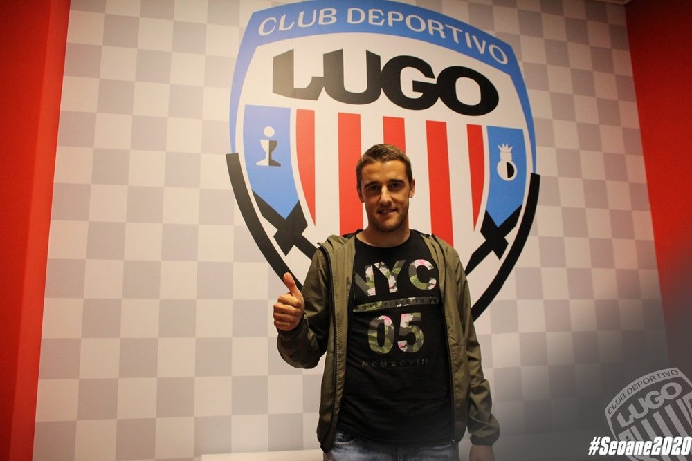 El jugador defenderá la camiseta del Lugo hasta 2020. Twitter/CDeportivoLugo