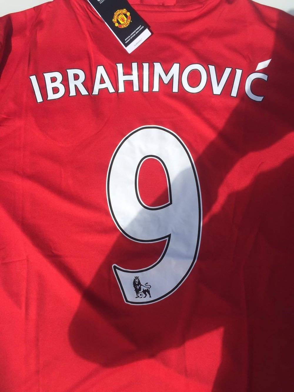 Zlatan Ibrahimovic ya ha desembarcado en el Manchester United. Twitter