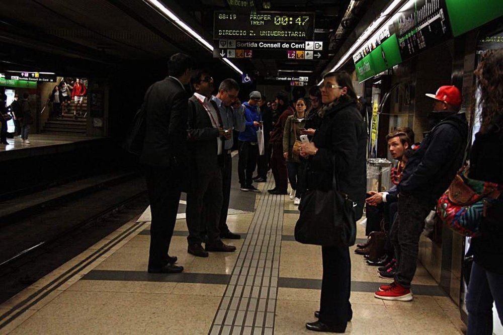 El metro de Barcelona amenaza con hacer huelga el día del 'Clásico'. Twitter