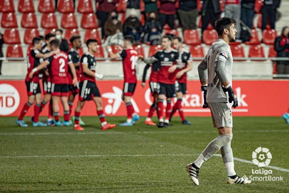 El Mirandés respira y le da la primera mala 'notxe' al nuevo Málaga. LaLiga