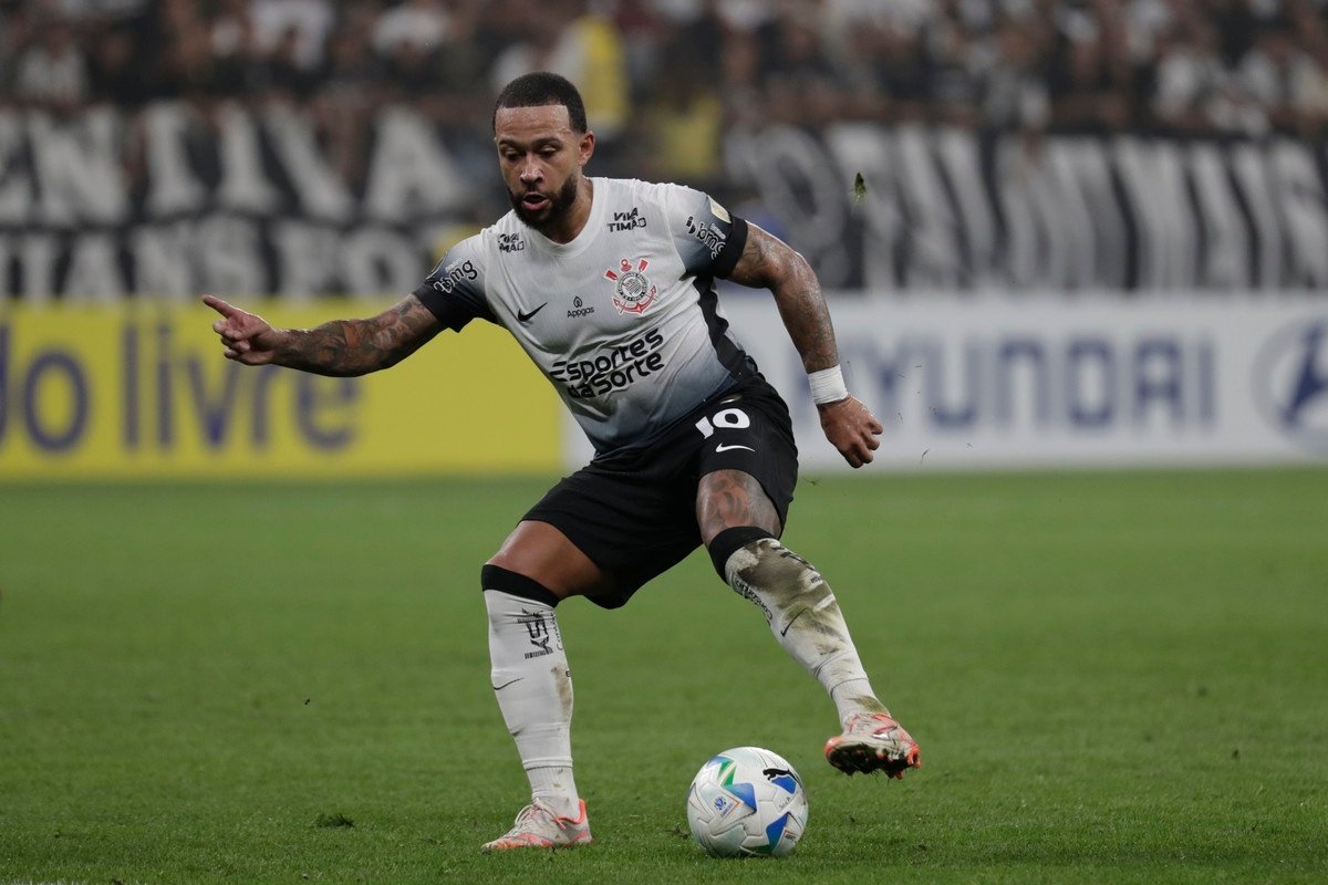 El América firma el fracaso del Corinthians de Memphis en el 96'. EFE