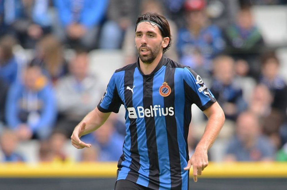 El nuevo futbolista del Karlsruher alemán, el español Jordi Figueras, en un partido con el Brujas. KSC