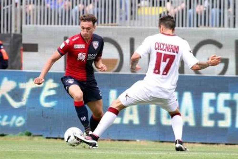 El nuevo jugador del Crotone Ceccherini, en un partido con el Livorno. LivornoCalcio
