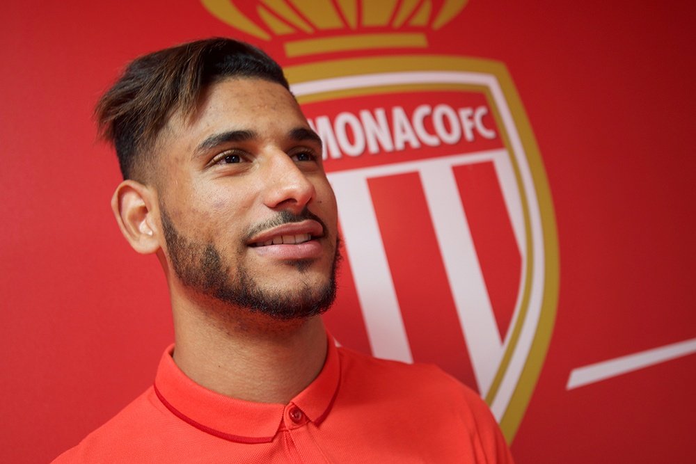 El nuevo jugador del Mónaco, el centrocampista franco-marroquí Ait-Bennasser, en su presentación oficial. ASMonaco