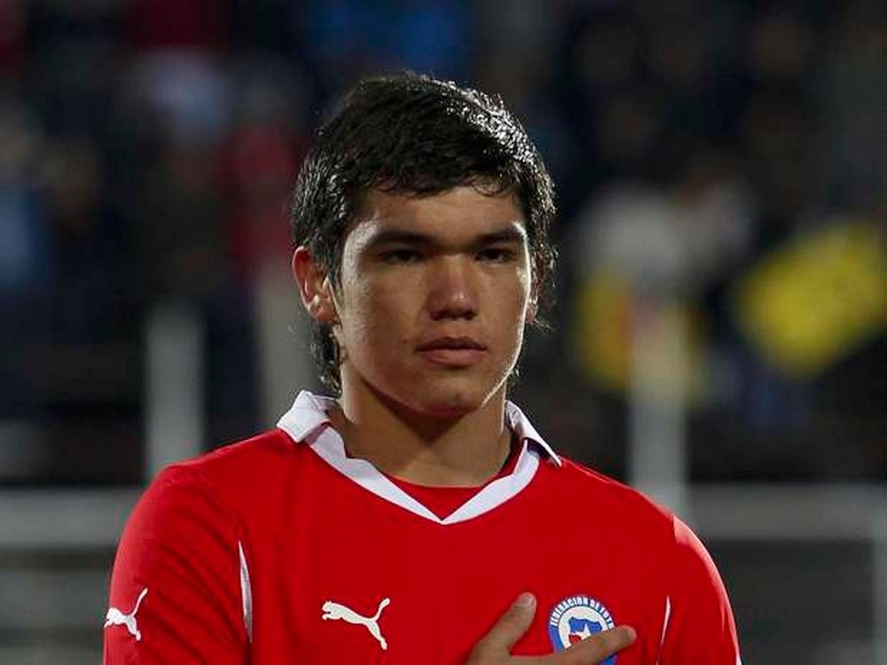 El nuevo jugador del Temuco, Luis Casanova, en un partido con el combinado nacional chileno. ClubDeportesTemuco