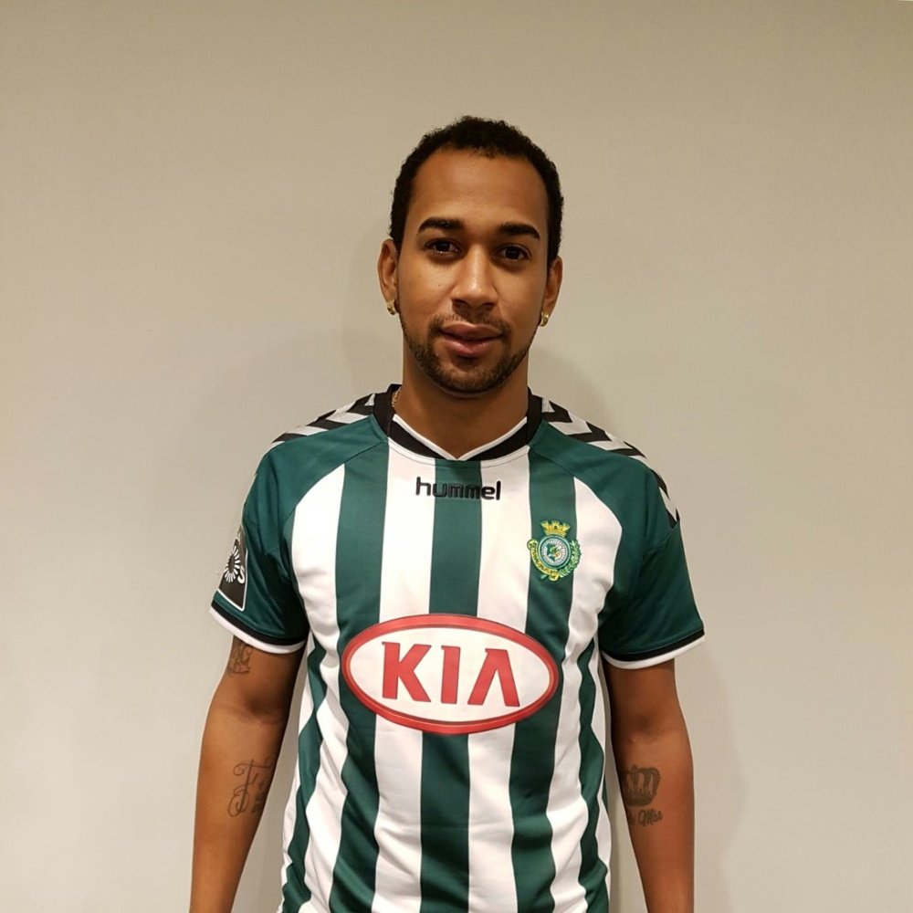 El nuevo jugador del Vitória de Setúbal Thiago Santos Santana, en su presentación oficial. VFC