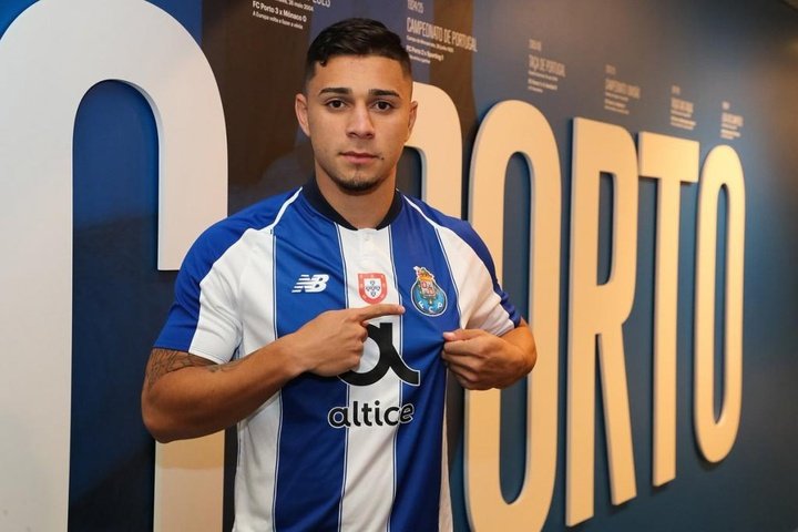 OFICIAL: João Pedro é o primeiro reforço do FC Porto