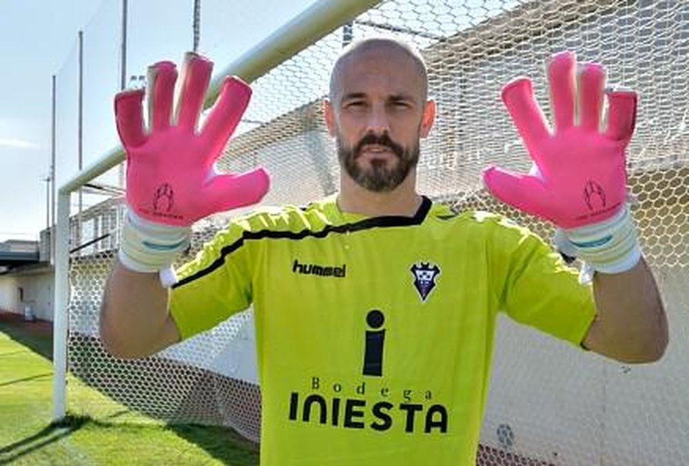 El portero del Albacete, Dani Mallo, en su presentación como nuevo portero del club manchego. Twitter