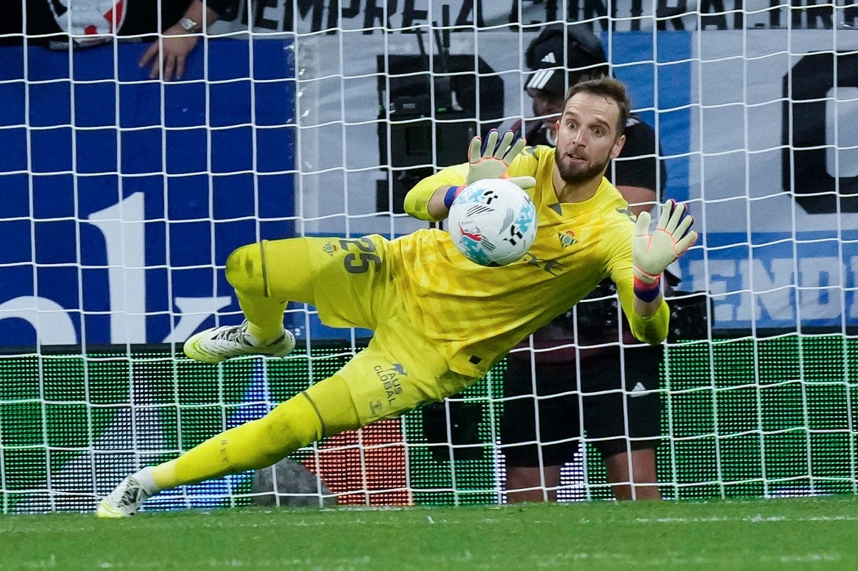 Pau López reserva dos semanas en el hotel de los grandes