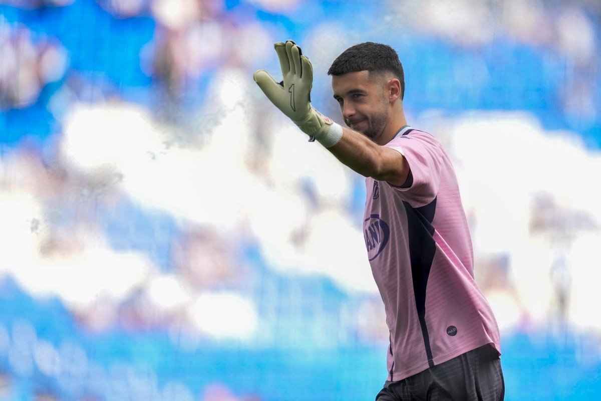 Joan García se acerca al Barcelona. EFE