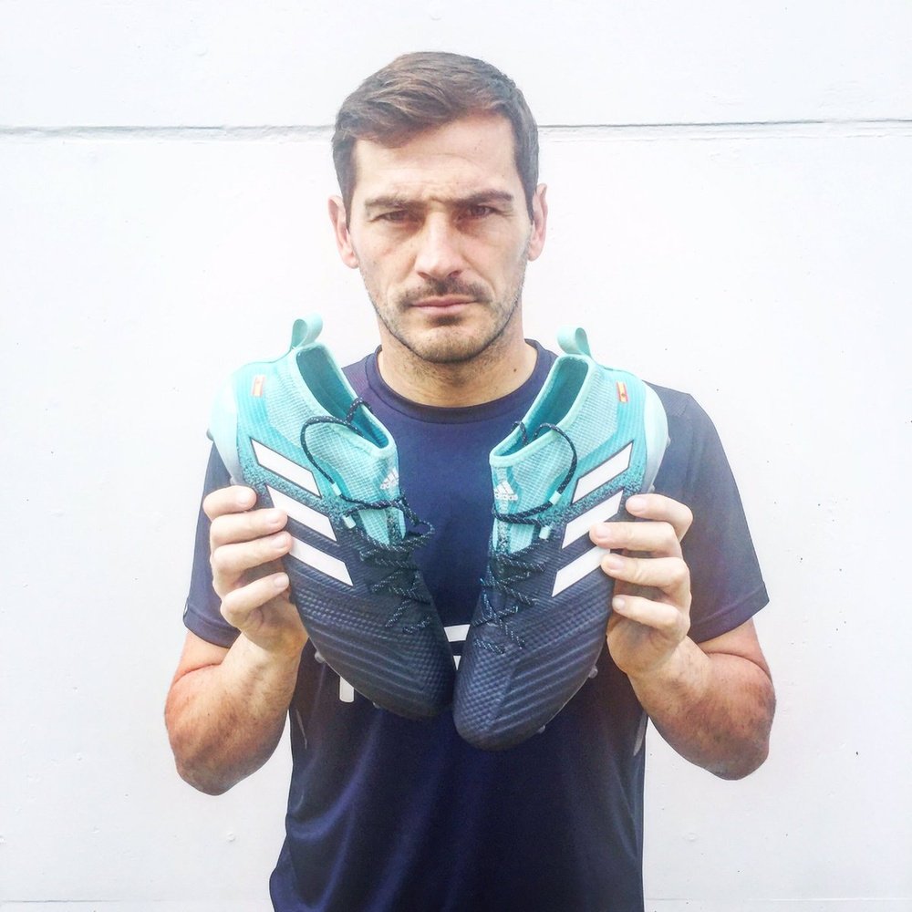 Iker ya tiene nuevas botas. IkerCasillas
