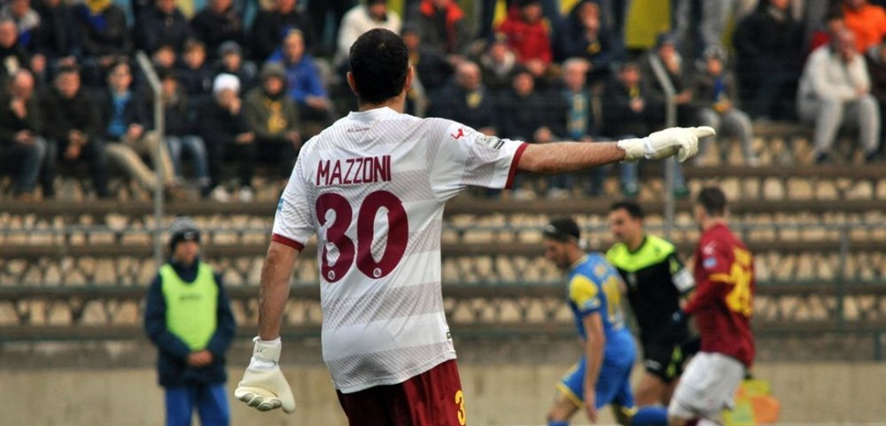 Luca Mazzoni no juega desde su presunto positivo. LivornoCalcio