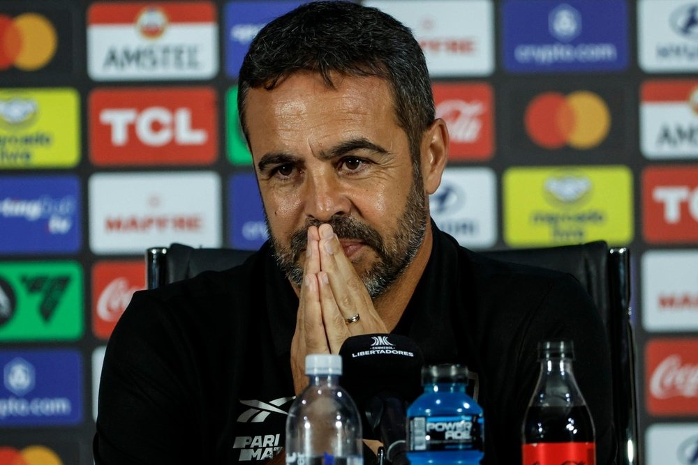 Artur Jorge diz que a campanha do Botafogo o torna merecedor dos títulos. EFE