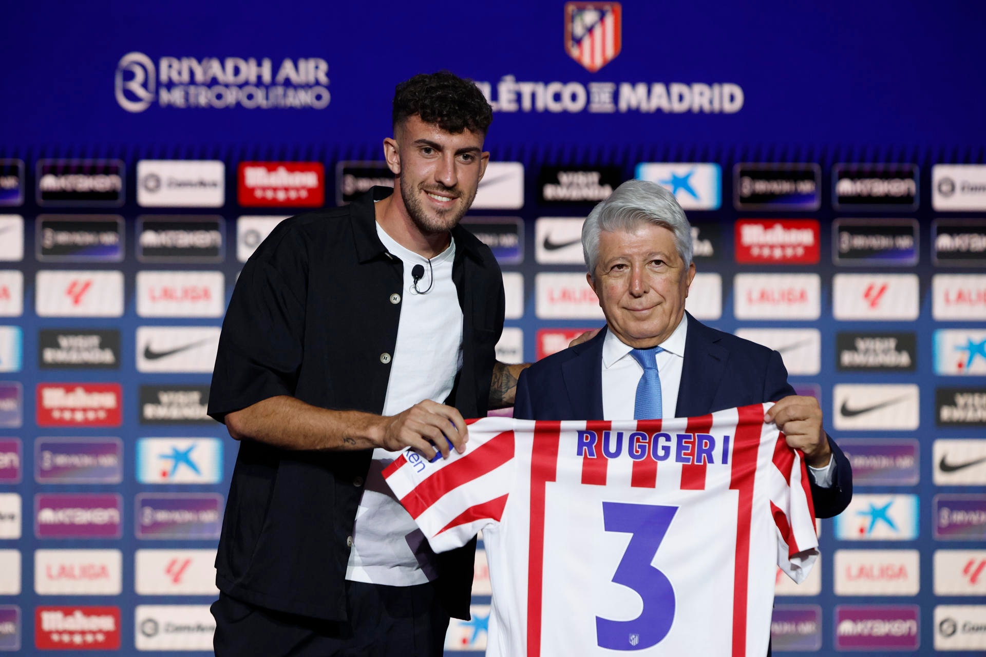 Ruggeri was presented with Atletico. EFE