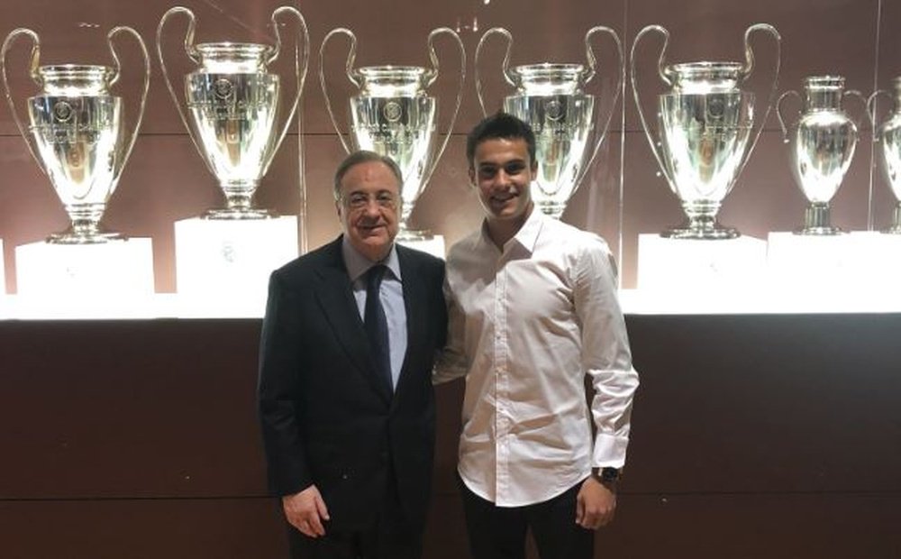 Reguilón ha renovado con el Real Madrid. Twitter/SergioReguilón
