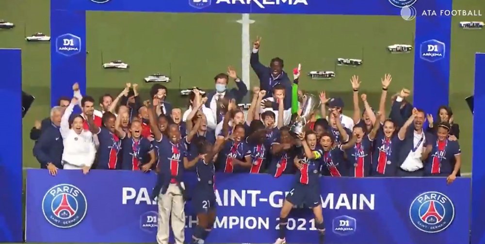 El PSG femenino se proclamó campeón de la Liga Francesa. Captura/ATAFootball
