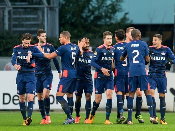 El PSV sigue solventando partidos con victoria, pese al acoso del Ajax. Twitter