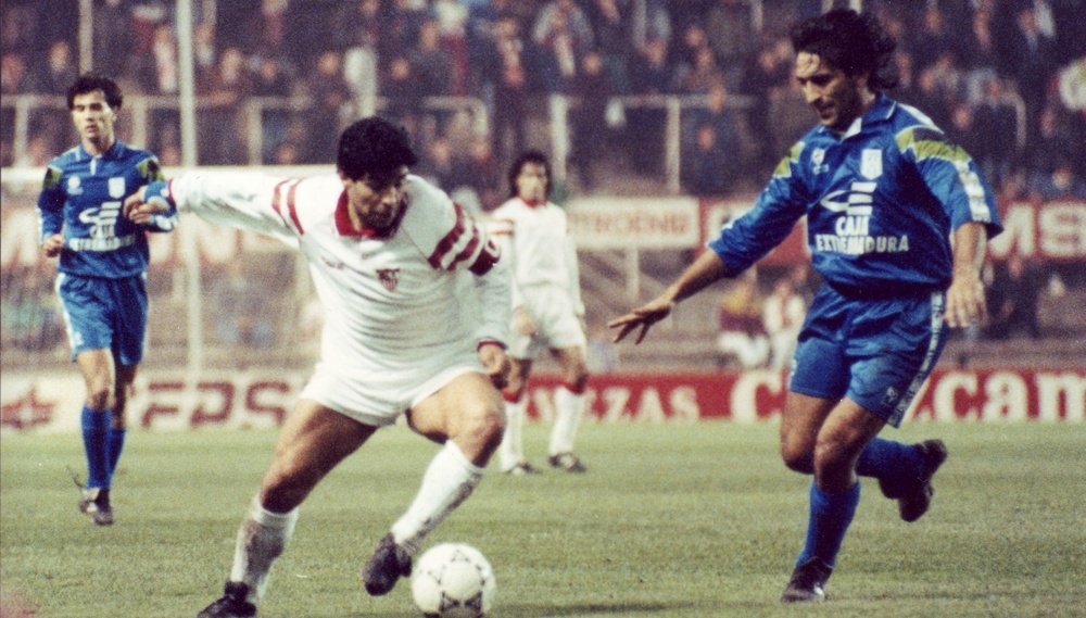 Maradona militó en el Sevilla en la temporada 1992-1993. SevillaFC