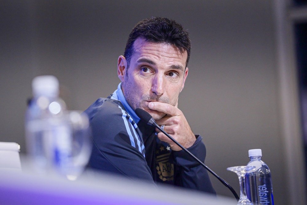 Scaloni spoke on Alvarez's penalty controversy. EFE