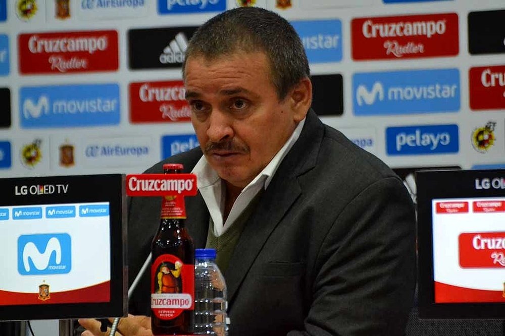 Óscar Ramírez repasó la contundente derrota ante España. BeSoccer