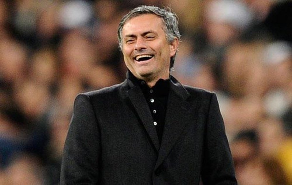 El técnico del Chelsea José Mourinho vuelve a ser polémica. Twitter