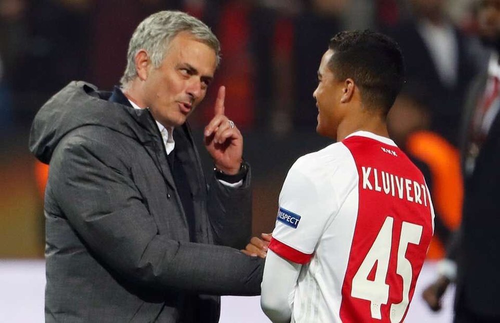 The cameras caught Mourinho sorting out Kluivert's signing. Twitter