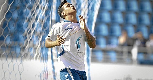 El Tenerife ha anunciado hoy la renovación del delantero Alexander Mesa, Nano. Twitter