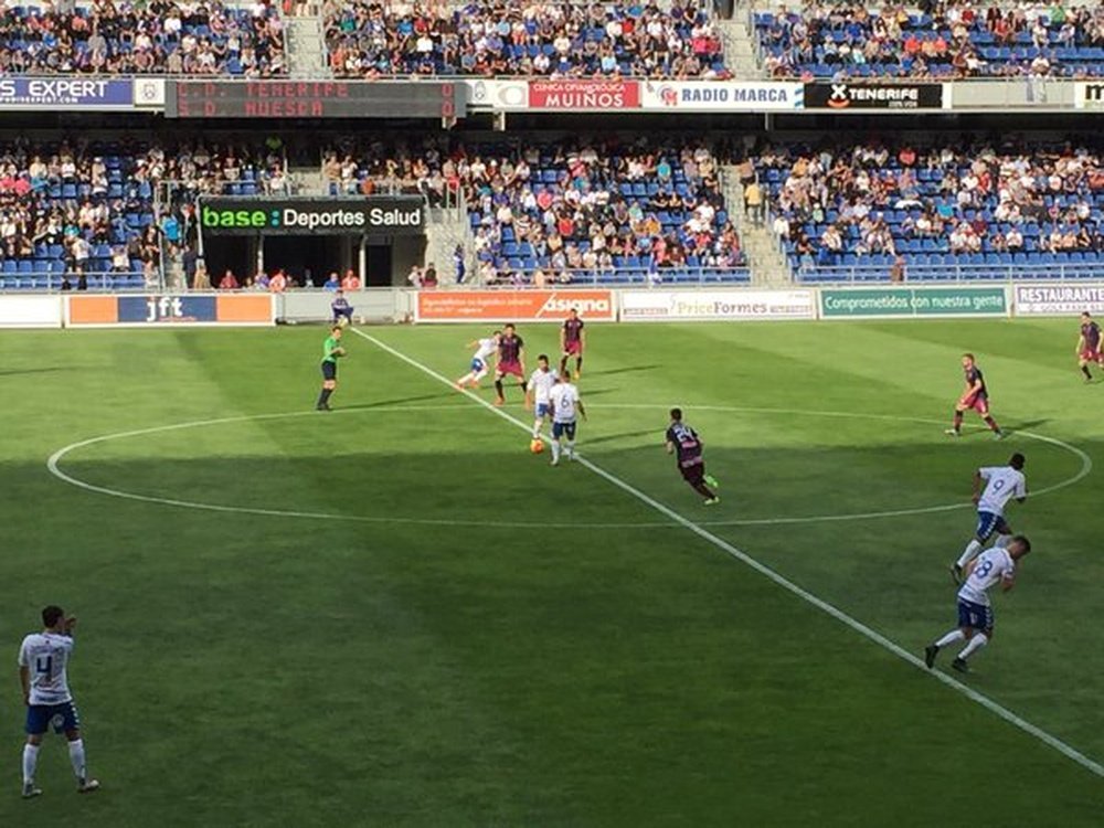 El Tenerife jugará ante el Oviedo con cinco jugadores apercibidos. Twitter