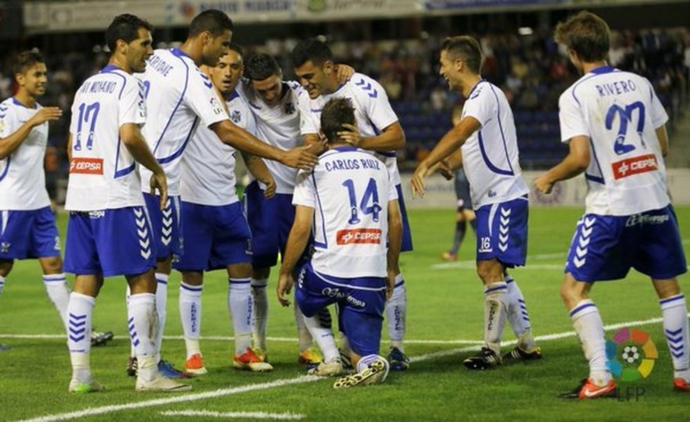 El Tenerife logró una victoria ante el Alavés en el estreno de su nuevo técnico. Twitter.