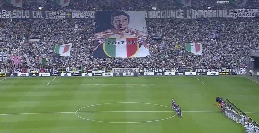 Voilà comment les fans de la Juve ont reçu Buffon pour sa dernière. Twitter/lavozdelcalcio