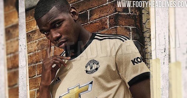 Pogba apresenta o segundo uniforme do United. FootyHeadlines