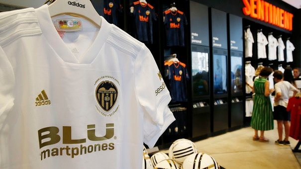 Valencia estrenará camiseta del centenario frente al Everton