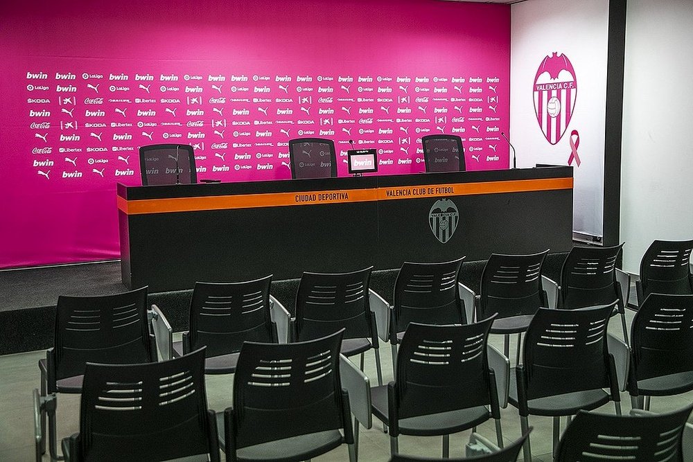 El Valencia cambió la sala de prensa de la ciudad deportiva. ValenciaCf