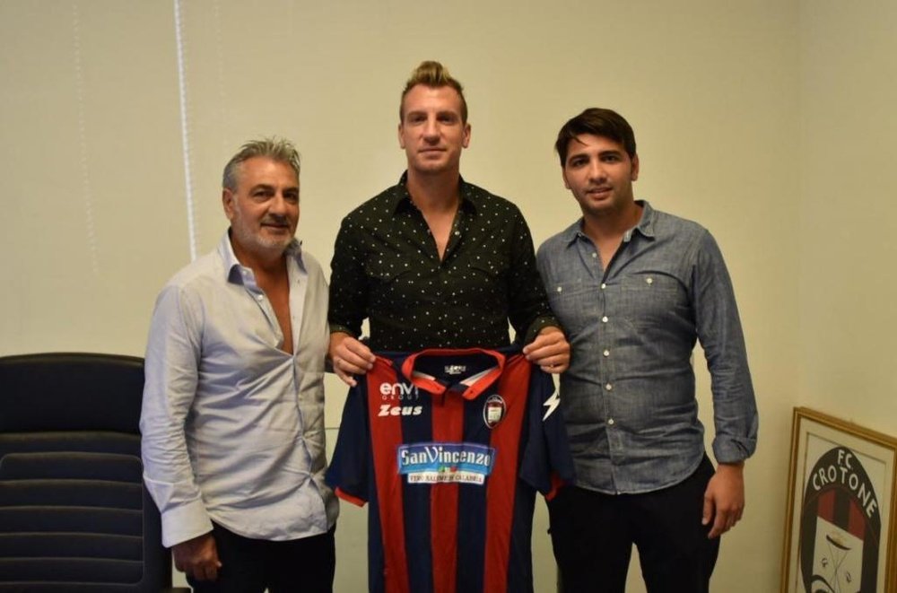 Maxi López fue presentado como nuevo jugador del Crotone. FCCrotone