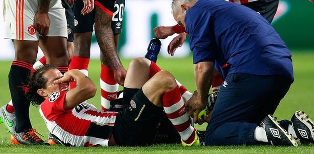 The PSV midfielder will be out for 6 weeks after picking up an ankle injury. Twitter