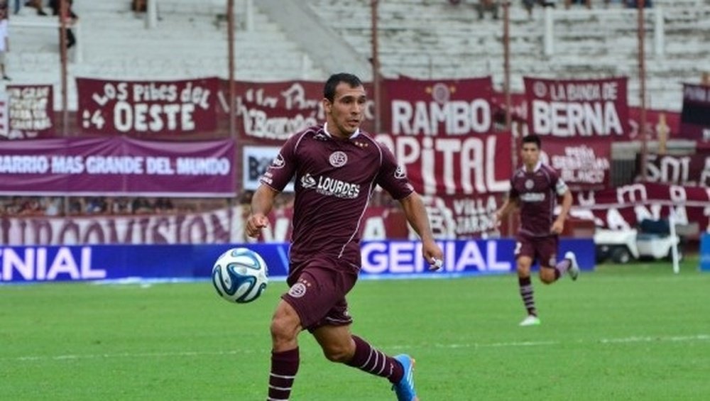 El volante derecho Lucas Mancinelli, en un partido con Lanús. FútbolParaTodos