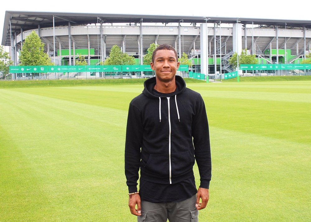 El Wolfsburgo confirmó la contratación de Felix Uduokhai. VfLWolfsburg