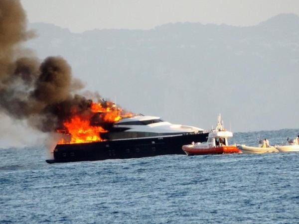 Napoli president was rescued by helicopter with the boat engulfed in flame. Twitter