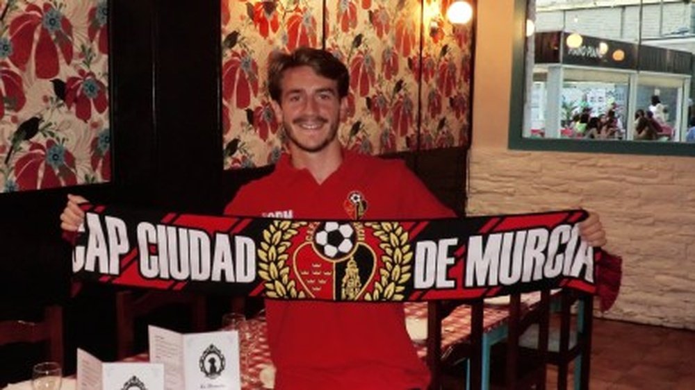 Elías Díaz firma con el Ciudad de Murcia. CAPCiudaddeMurcia