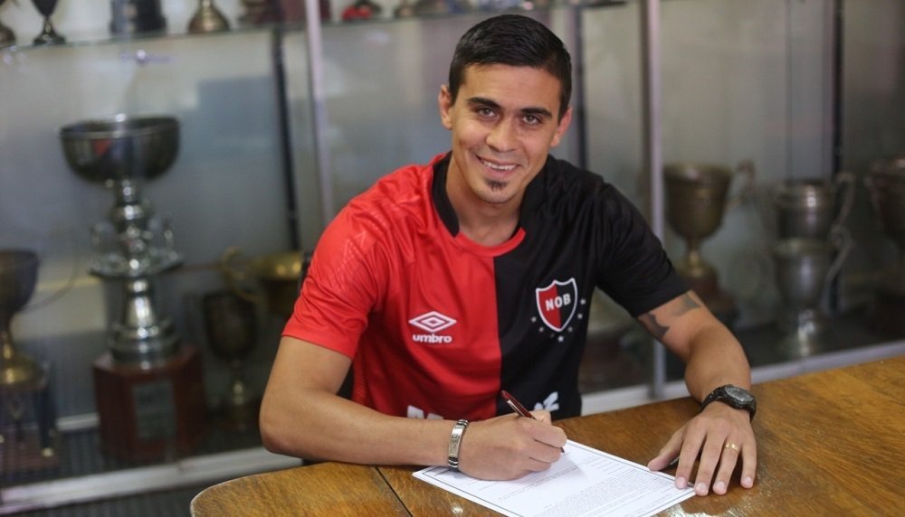 Biancucchi firma con Newell's. Twitter/@CANOBoficial