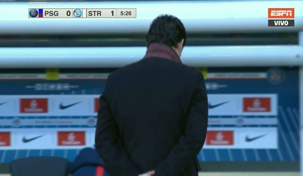 Emery se lamenta tras encajar el primer gol ante el Strasburgo. Twitter/ESPN