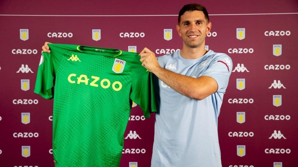 O Aston Villa garantiu um contrato de quatro anos com o goleiro argentino Emi Martínez. AVFC