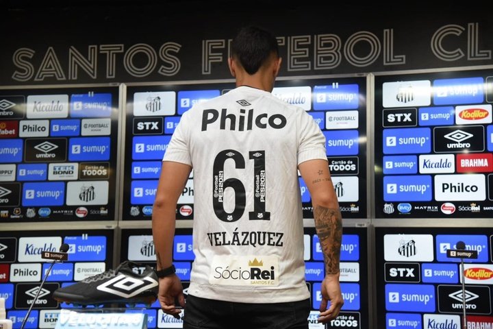 Santos presentó oficialmente a Emiliano Velázquez