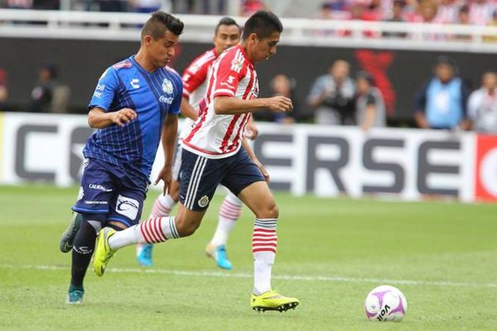 Chivas se atascó en la décima posición al empatar con Puebla en México