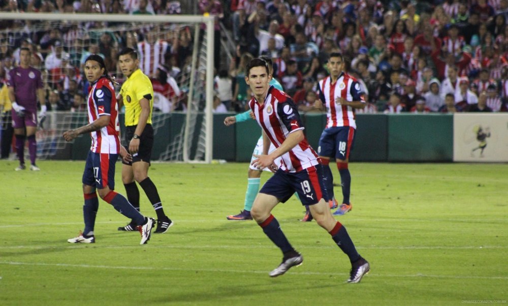 Zaldívar anotó el primer tanto de Chivas. Chivas