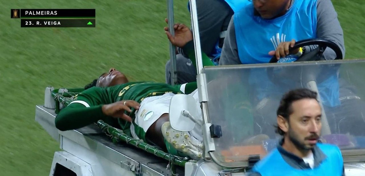 Endrick was stretchered off the pitch in Palmeiras' win over Independiente. Screenshot/ESPN
