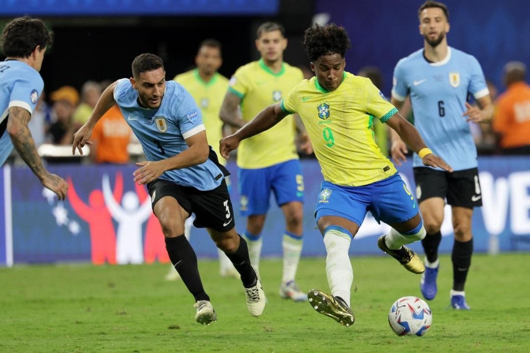 El defensor uruguayo que milita en el América de México ha participado en la última Copa América y su precio ronda los siete millones de euros.