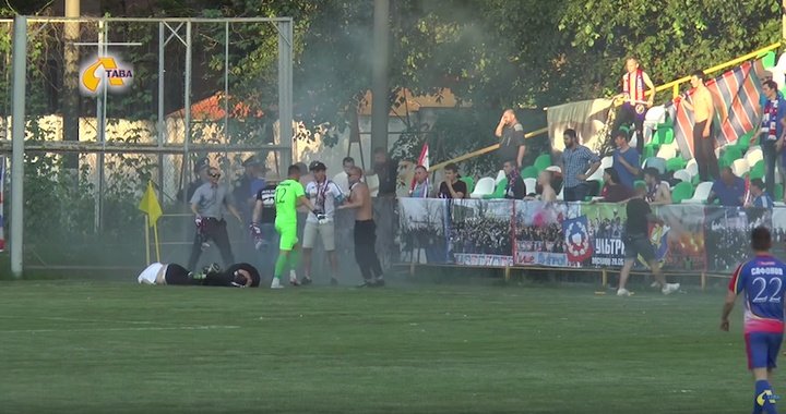 Violencia en el fútbol ucraniano: ¡Ultras atacan a un directivo y éste saca una pistola!
