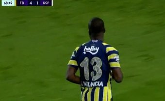 Enner Valencia a marqué quatre buts lors de la victoire de Fenerbahçe sur Kasimpasa en Ligue turque. Batshuayi s'est joint à la fête en apportant la touche finale, une 